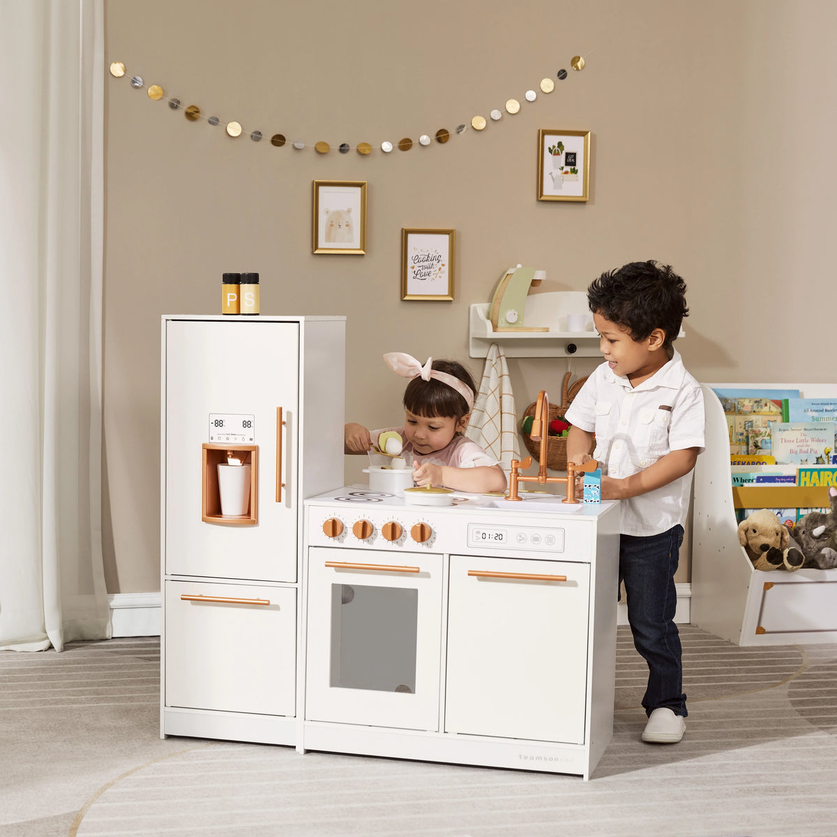 White Play Kitchen J937