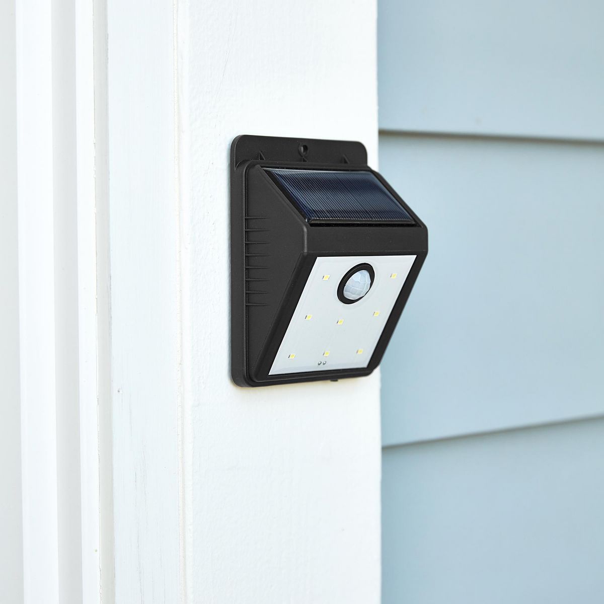 115 Lumen Wall-Mount Solar Security Light, Black I240835