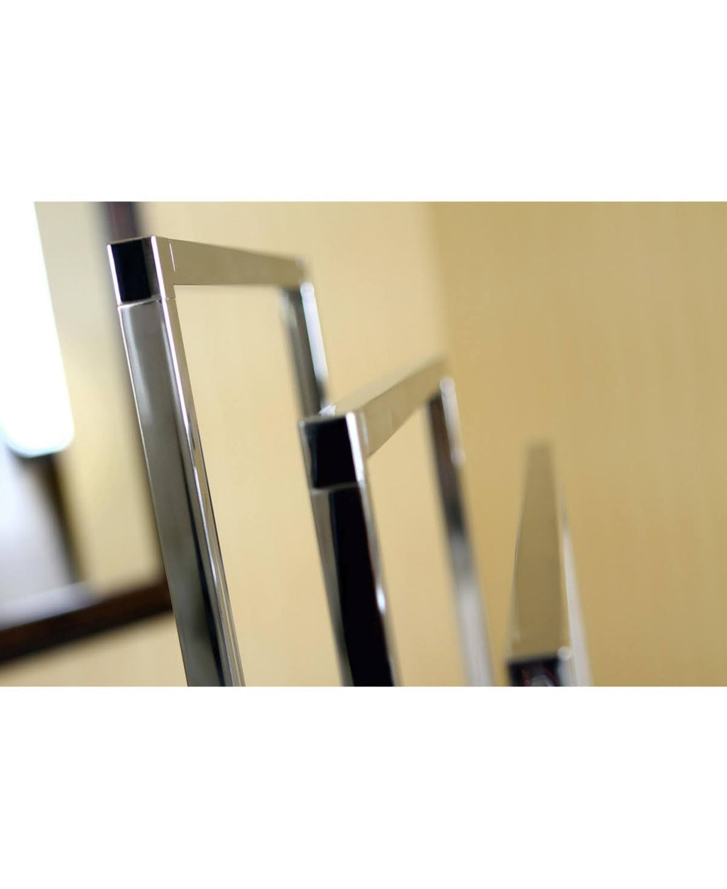 Polished Chrome 3-Tier Steel Corner Towel Rack G2076